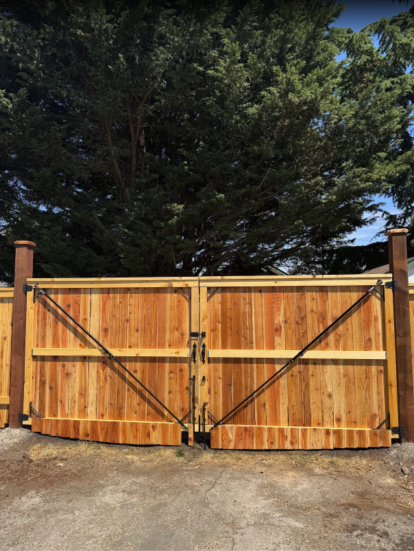 HOGWIRE FENCE, RAILINGS & DOUBLE-WIDE GATE — photo 3