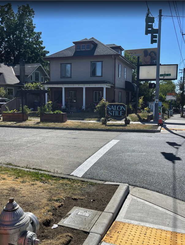 Two raised garden beds with connecting arbor — photo 1